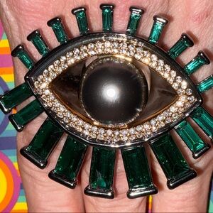 NWT FULL INCLUSION, RARE  Kurt Geiger Emerald Green and Gold Eye Statement Ring